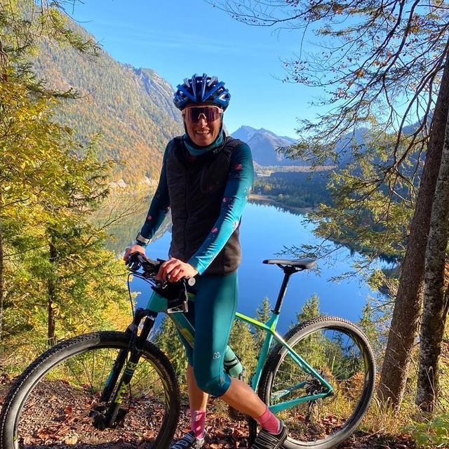 HINZ Vanessa, Radeln durch den
goldenen Herbst
🍁🚵♀️🍂