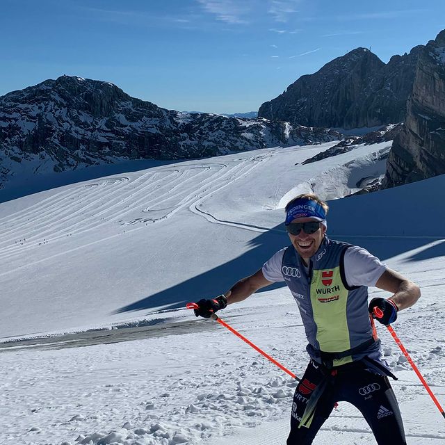 ZOBEL David, Traumtag am
Dachstein ❄️🏔🎿😍
#biathlon
#niemalsaufgeben
#mountainlove
#snow #smile
#skiing
#dreamday
#zollskiteam
#teamerdingeralk
oholfrei
#kampafamilie
#jokasportiv
#anotherbestday