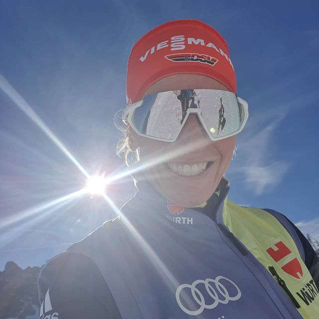 HILDEBRAND Franziska, Nach den
spannenden Tagen
in Oberhof ging
es für mich
weiter zum
Dachstein. Hier
habe ich mich
nochmal mit dem
Gerät Ski
vertraut
gemacht.
After the
exciting days in
Oberhof, I went
on to the
Dachstein
glacier. Here
once again I
familiarized
myself with the
skis.
@viessmann_sport
@jokasportiv
@salomonnordic
@leki.ski.outdoo
r
#winteriscoming
#Skilaufen
#schneeliebe
#dachsteingletsc
her #dsvbiathlon
#adidaseyewear
@hotel.annelies
#timetoplay