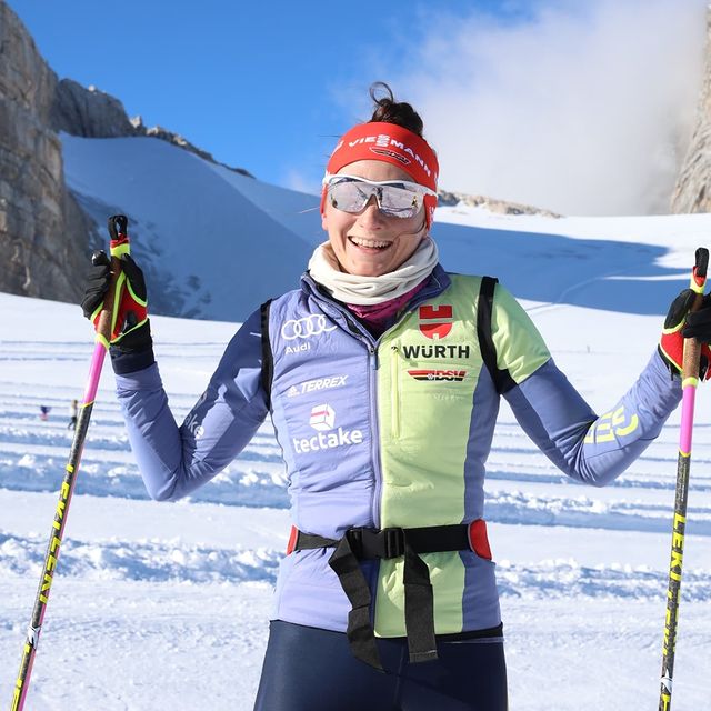 FRUEHWIRT Juliane, Schön wars 🥰
Schneekilometer
und Sonne, die
perfekte Kombi
in Vorbereitung
auf die neue
Saison.
Danke
@laerchenhof_ram
sau 🤗 bei euch
geht's mir immer
gut.
📸@steffiboehler_
.
#skiing
#crosscountryski
ing #mountains
#sunkissed
#vitamind
#mountainlove
#snow
#schneekilometer
#Winterfans
#jokasportiv
#moretocome
#workingonadream
#cmbpower
#zollskiteam
#fischernordic
#lekipoles
#marwesports
#livetoski
#holmenkol
#licenstowin