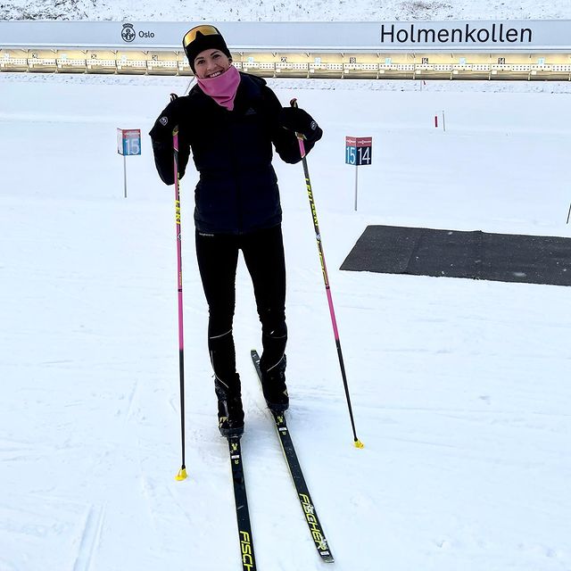 ANDERSSON Ingela, En snorig näsa
satte stopp för
tävlingarna i
Sjusjøen 😷 Sjukt
trist när
kroppen annars
kändes bra så
har aldrig varit
ett så tufft
beslut att ta
att inte starta.
Men fick komma
hem till vinter
i Osl❄️ i alla
fall och en
förkylning som
aldrig blev
något mer 😃 Nu
längtar jag dock
efter att få
tävla igen jag
med 💃🏼