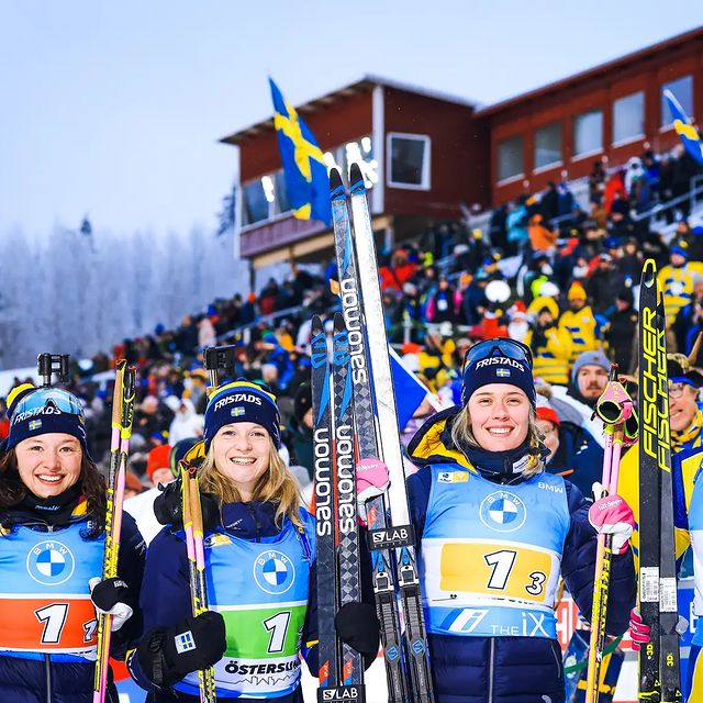 PERSSON Linn, Kul att få kliva
upp på pallen
tillsammans med
tjejerna inför
hemmapubliken 🥳🥉
Är nöjd med min
sträcka, vilken
skillnad i
skidspåret mot
igår!
Tänk vad en
halvtimme hos
fysion kan göra.
Tack @mrbystedt,
för att du ser
till att det
blir lite fart
på kroppen🙏💥
Och ja, att råka
rycka mössan med
sista 2 km
skidåkning kvar,
i -15 var en
ganska dåligt
idé.. 🥶🆘️
#hettomöronen
📸 @nordicfocus
/@per_danielsson
#autoexperten
#eksjöhus
#fischerski
#lillsport
#lekipoles
#skytteprecision