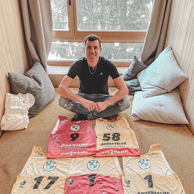 FILLON MAILLET Quentin, Jamais je
n’aurais pensé
vivre un début
d’année comme
celui-là. 🤩 Des
émotions uniques
et magiques
partagées avec
vous 🙏🏼 5
maillots jaunes,
2 maillots
rouges et des
souvenirs plein
la tête. Merci
de votre soutien
au quotidien. 🔥
Maintenant
retour à la
maison avant de
s’envoler pour
les Jeux
Olympiques de
Pékin 💪🏼
.
#roadtopekin
#biathlonworld
#biathlonfamily
#backhome
#gratefull