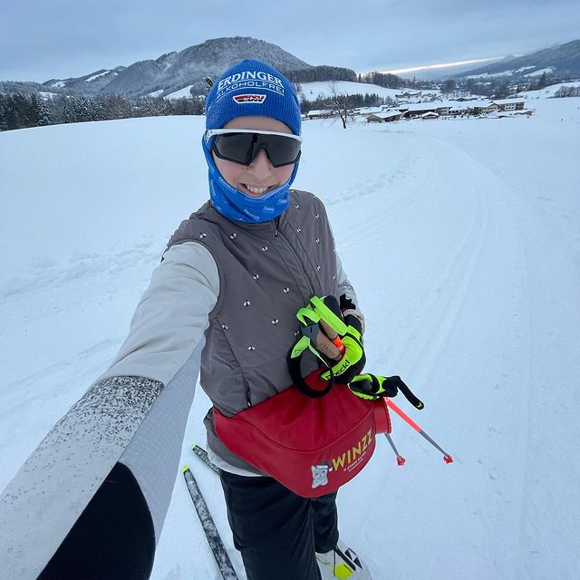 PREUSS Franziska, Die letzten
Wochen waren
sehr
frustrierend,
schmerzhaft und
eine richtige
Herausforderung
für mich. Für
einen Sportler
gibts nix
schlimmeres, als
machtlos zusehen
zu müssen. Ich
vermisse
Biathlon sehr!
♥️ Seit Mitte
der Woche geht
es
gesundheitlich
endlich
aufwärts. Ich
kämpfe weiter,
dass ich
hoffentlich bald
wieder „part of
the game“ sein
kann 💪🏼
#teamerdingeralk
oholfrei #somfy
#huberundsohn
#jokasportiv
#winzz
#martermühle
#polar
#livetoski