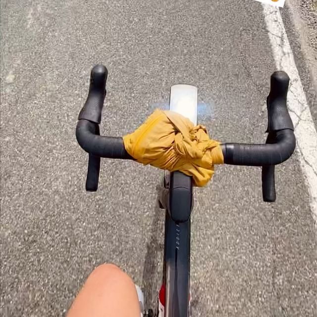 DAHLMEIER Laura, After the
serious train
accident in
Garmisch-Partenk
irchen my
thoughts are
with the
relatives and
injured people.
Once again it
shows that joy
and sorrow lie
so close
together 😓
Luckily I
decided to ride
home today 🚴🏼♀️
#bettertobefast
#bikeonscott
#gohome #biking
#rennrad
#roadbikelife
#mythoughtsarewi
thyou