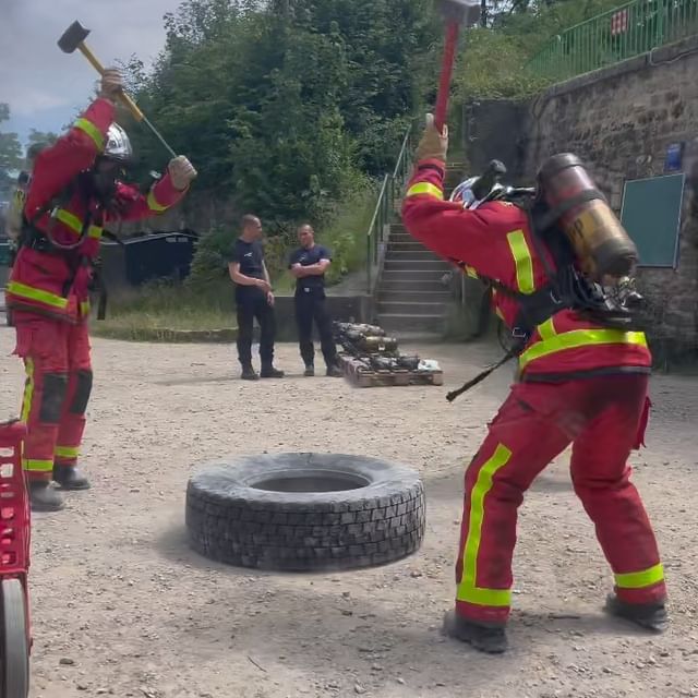 GUIGONNAT Antonin, Gym tonic avec
les
@pompiers_paris
!
Cette semaine
c’est la reprise
de
l’entraînement
avec
@fedfranceski
+ de sommeil et
- de transpi 😌
@cyprien_sarrazi
n
🎥 @lucaschanavat