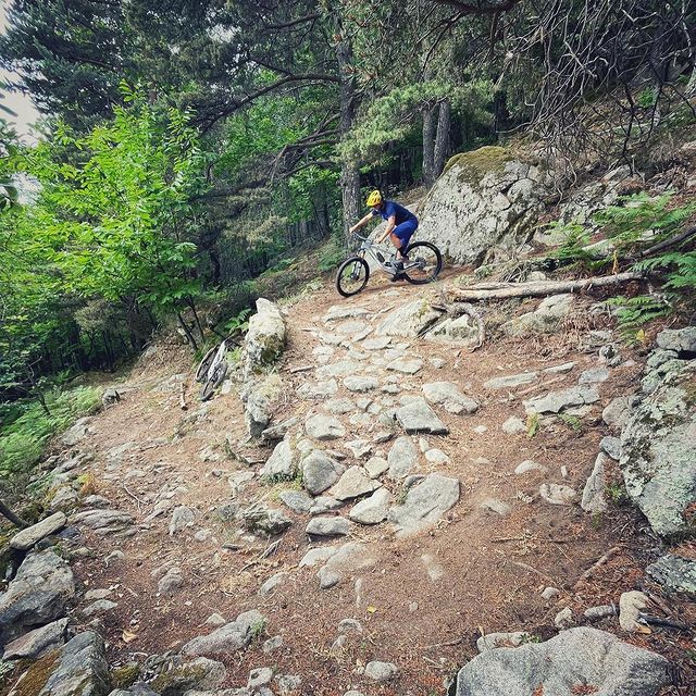 GUIGONNAT Antonin, Petit tour sur
les trails
Ardéchois avec
@greg_noce !
Dans la vallée
de l’Eyrieux où
j’ai des
racines, pas les
mêmes que sur
les chemins mais
bref, t’as
compris mamie?