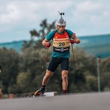 CLAUDE Fabien, Premier dossard,
potes, public,
victoire 🏆 ✔️
(et quelques
bières locales
quand même 🤓 🍺)
C’était un beau
weekend en
Belgique 🇧🇪😎
Demain, stage
avec le groupe
sur Premanon
pour la
semaine🇫🇷😁 ✌️
📸 @mathieu_grc