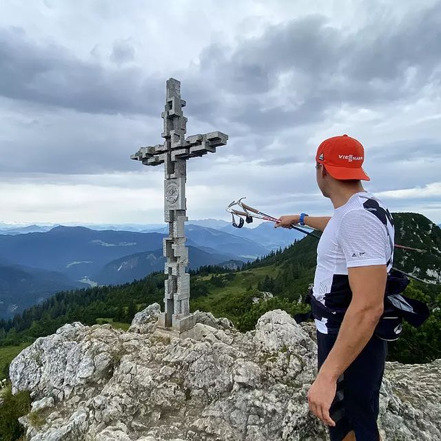 NAWRATH Philipp, The Mountain is
calling and I
must go 😎⛰
Climb every
mountain, ford
every stream,
follow every
rainbow, till
you find your
dream. A dream
that will need
all the love you
can give,
everyday of your
life, for as
long as you
live" - THE
SOUND OF MUSIC
MOVIE
#viessmannsport
#spitzensportpol
izeibayern
📸 @thomas_wick