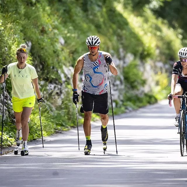 NAWRATH Philipp, #review
#pokljuka 😎👸👸🚔
Das nächste
Trainingscamp
ist ums Eck➡️
In
@biathlonhochfil
zen gehts wieder
auf die
Berge..🧗♂️
#sommerwm
#deutschemeister
schaft
#roadtooberhof
#oberhof23
#dsvbiathlon
#biathlonworld
#spitzensportpol
izeibayern
#biathlonclimat
echallenge
#winterfans
#viessmannsport
#jokasportiv
#swixsport
#nesselwang
#fischernordic
📸
@k_voigt_fotogra
fie