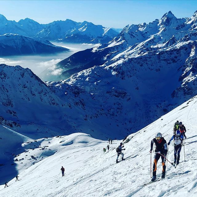 DORIN HABERT Marie, Aujourd’hui
changement de
discipline !
Encouragement de
mon super lolo
sur
@belle_etoile_sk
ialpi ! Très
beau parcours
dans le
somptueux massif
de Belledonne !
Qui sait ça m’a
peut être donné
envie de prendre
un dossard l’an
prochain ?! 😉