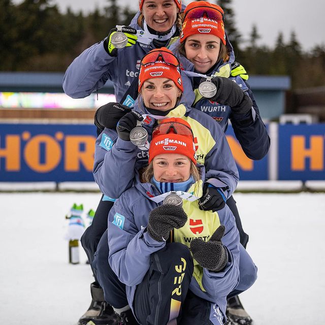 SCHNEIDER Sophia, Ein Team, ein
Traum - danke
@biathlon_oberho
f 🥹🫶🏼
#daistdasding
#viessmann
#winterfans
#zollskiteam
📸:
@k_voigt_fotogra
fie