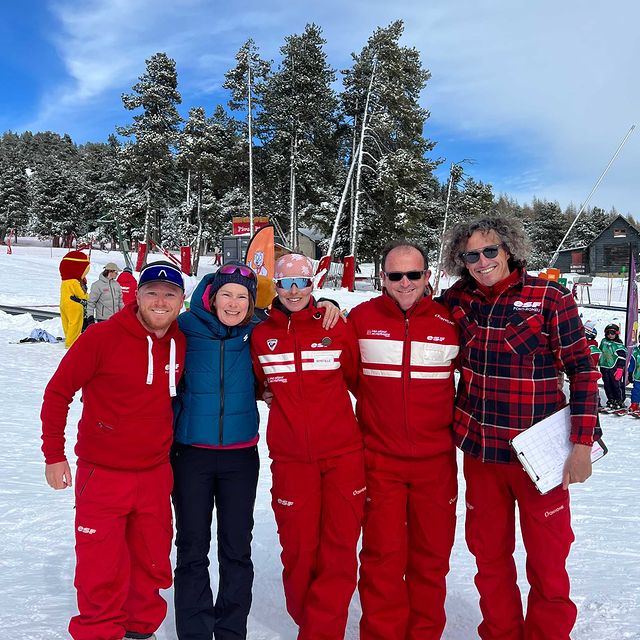 BEGUE Myrtille, Remise des
médailles pour
les petits et
les grands à
l’@esf.fontromeu
🏅🌈🥰
Merci
@aristidebegue,
Olivier et Calou
pour la surprise
🥲